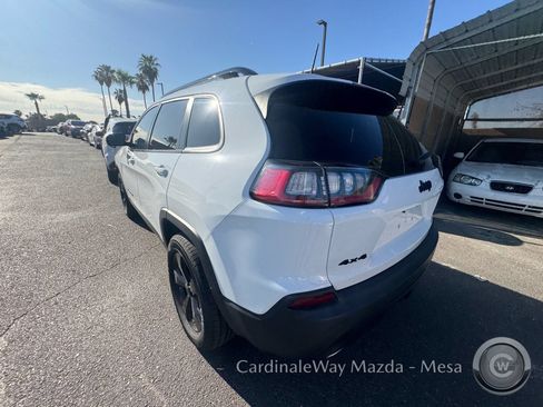 Used 2019 Jeep Cherokee Latitude Plus AWD/4WD image 5