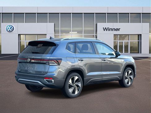 New 2026 Volkswagen Taos SE image 5