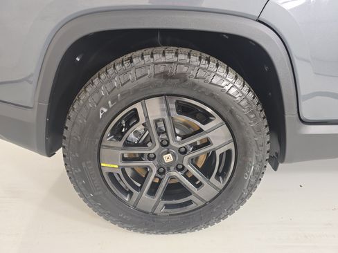 Used 2024 Rivian R1T Adventure AWD/4WD image 12