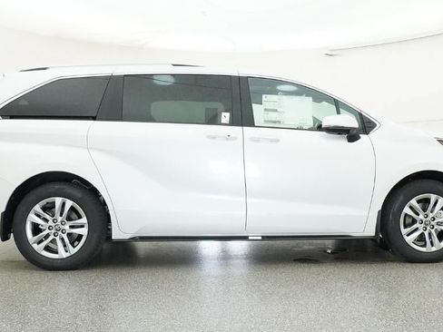 New 2026 Toyota Sienna Limited FWD image 27