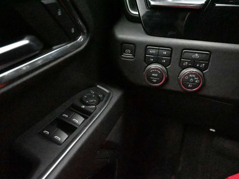 Used 2024 Chevrolet Silverado 1500 LT Trail Boss w/ LPO, Dark Essentials Package AWD/4WD image 28