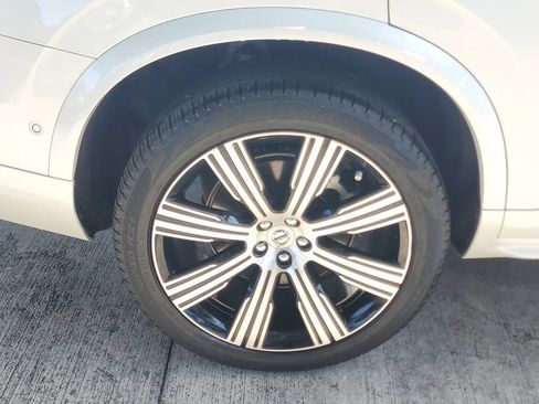 Certified 2022 Volvo XC90 T8 Inscription w/ Advanced Package AWD/4WD image 7