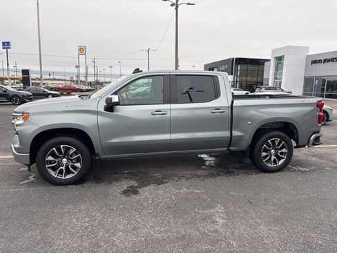Used 2024 Chevrolet Silverado 1500 LT image 2