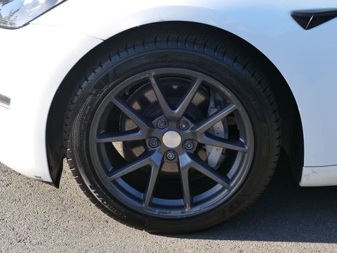 Used 2023 Tesla Model 3 Standard Range image 9