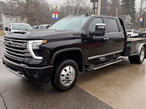 Used 2024 Chevrolet Silverado 3500 High Country w/ High Country Premium Package image 4