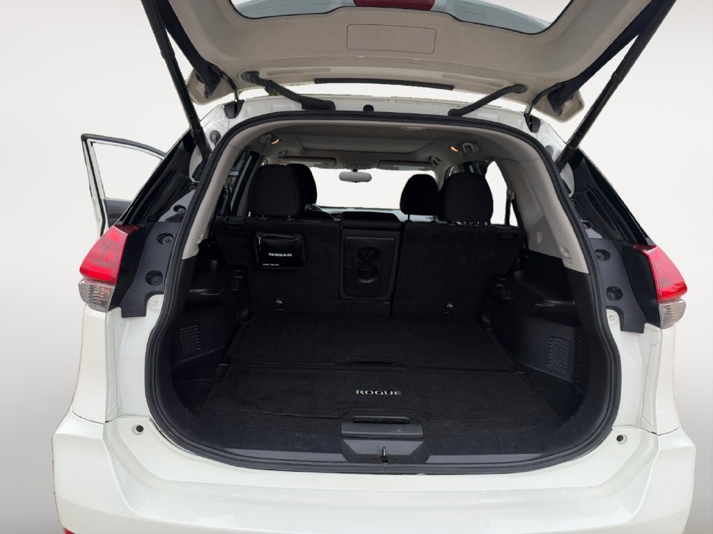 Used 2018 Nissan Rogue SV w/ Sun & Sound Touring Package AWD/4WD image 16