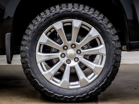 Used 2021 Chevrolet Silverado 1500 High Country w/ Technology Package image 39