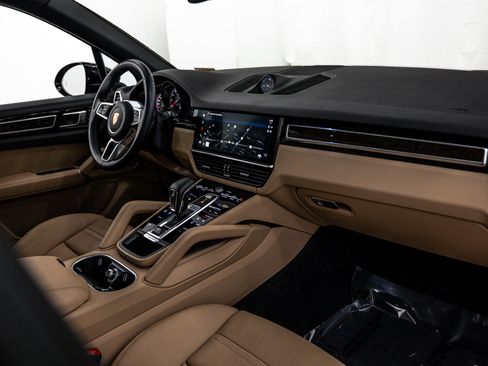 Certified 2023 Porsche Cayenne Platinum Edition AWD/4WD image 12