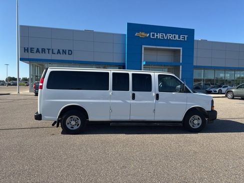 Used 2017 Chevrolet Express 3500 LS w/ Cold Climate Package image 7