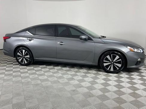 Used 2020 Nissan Altima 2.5 SL FWD image 11