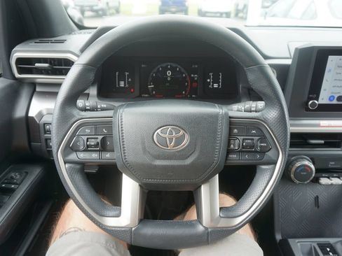 Used 2025 Toyota 4Runner SR5 AWD/4WD image 3