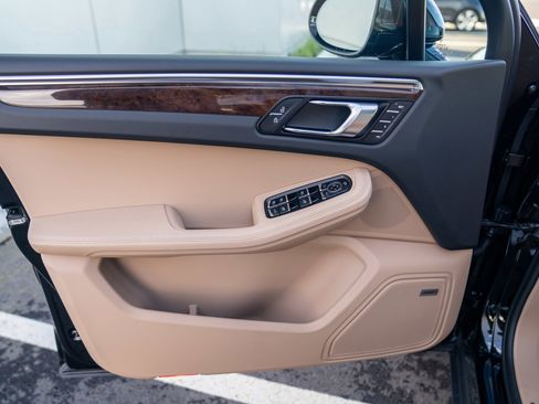 New 2026 Porsche Macan image 10
