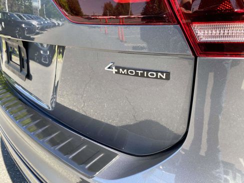 Certified 2023 Volkswagen Tiguan SE R-Line AWD/4WD image 11