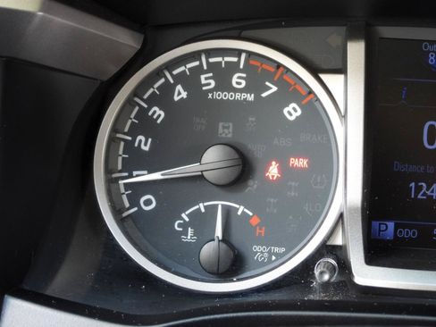 Used 2020 Toyota Tacoma SR5 w/ Technology Package AWD/4WD image 74