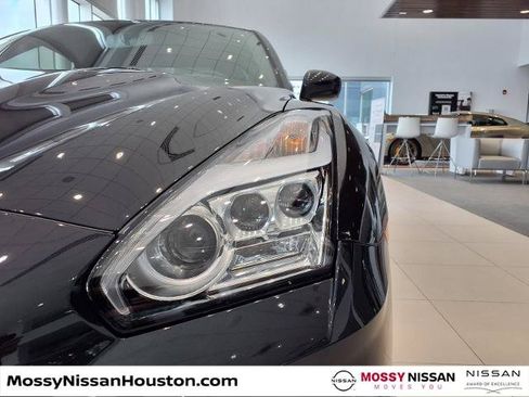 Certified 2024 Nissan GT-R w/ Floor Mat Package AWD/4WD image 6