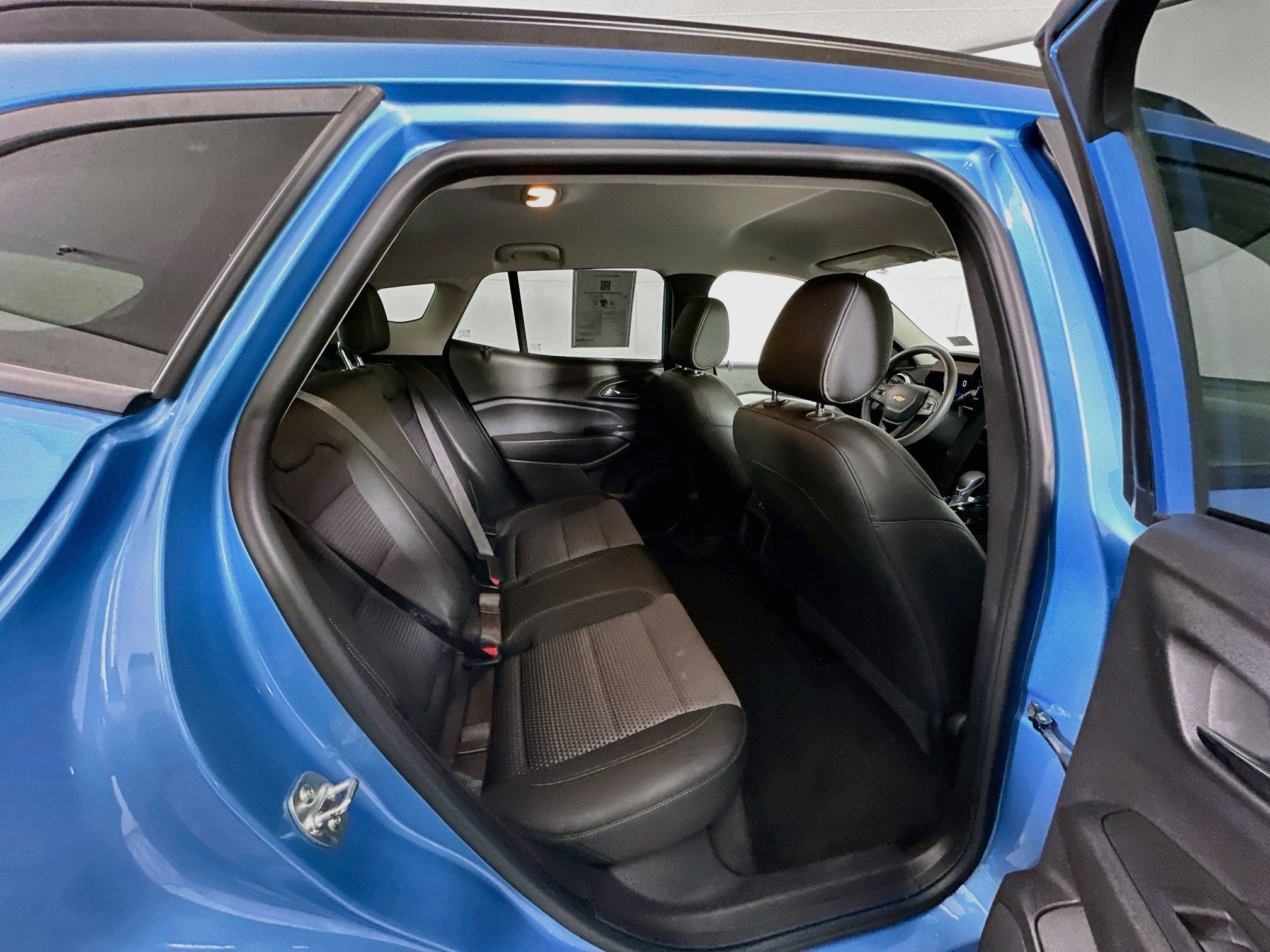 Used 2025 Chevrolet Trax LT FWD image 29
