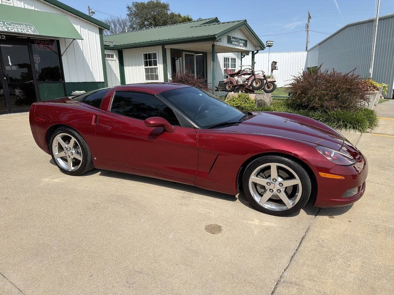 Used 2007 Chevrolet Corvette Coupe w/ Preferred Equipment Group RWD image 3