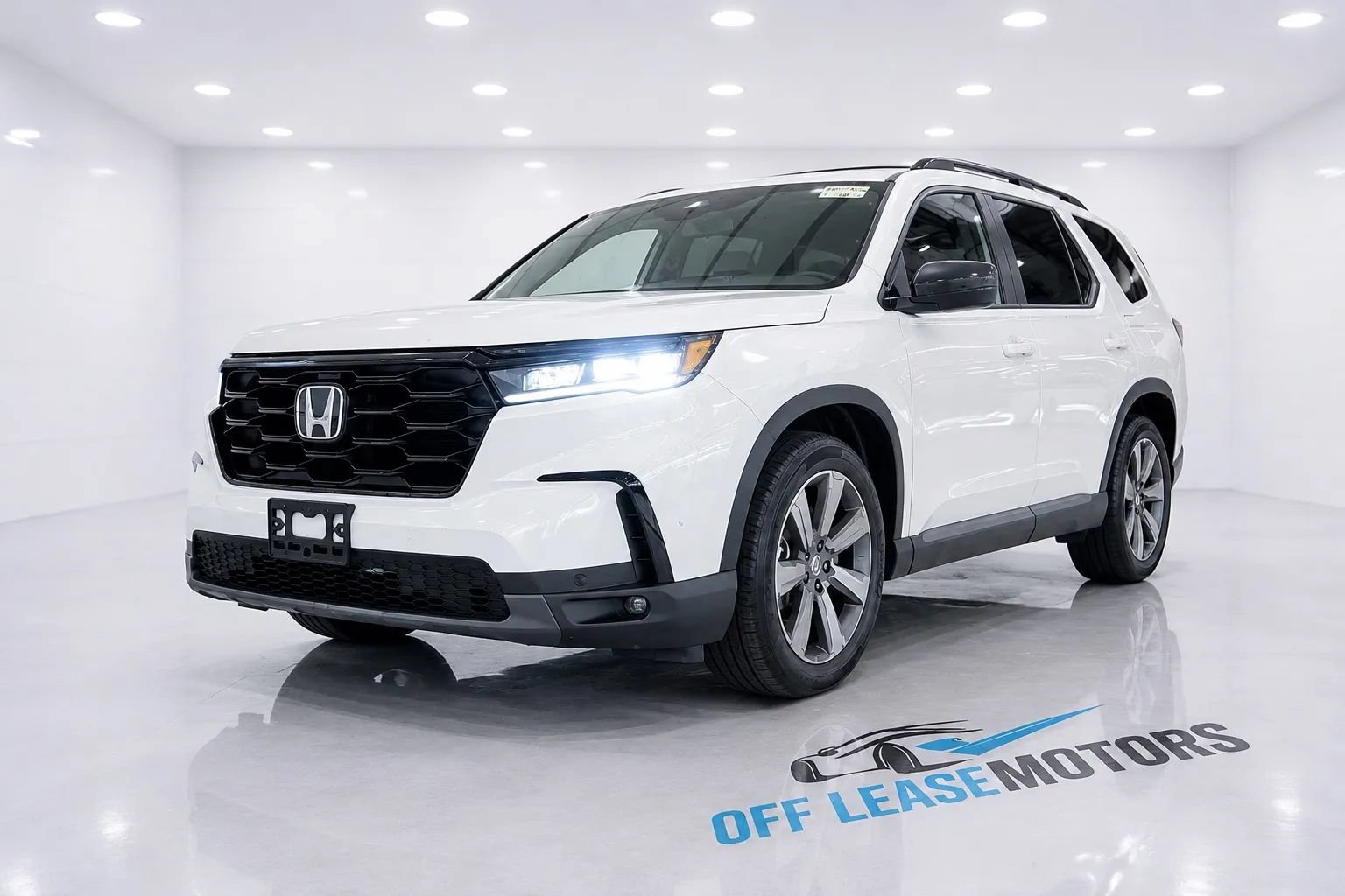 Used 2025 Honda Pilot Sport image 1