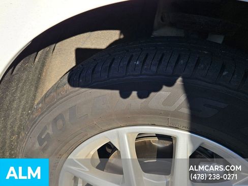 Used 2024 Chevrolet Equinox LT image 11