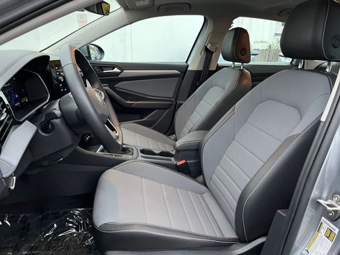 Used 2025 Volkswagen Jetta SE image 35