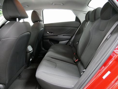 New 2025 Hyundai Elantra SE image 12