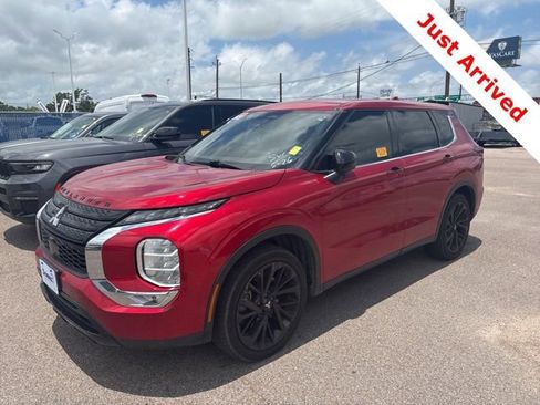 Used 2023 Mitsubishi Outlander SE FWD image 1