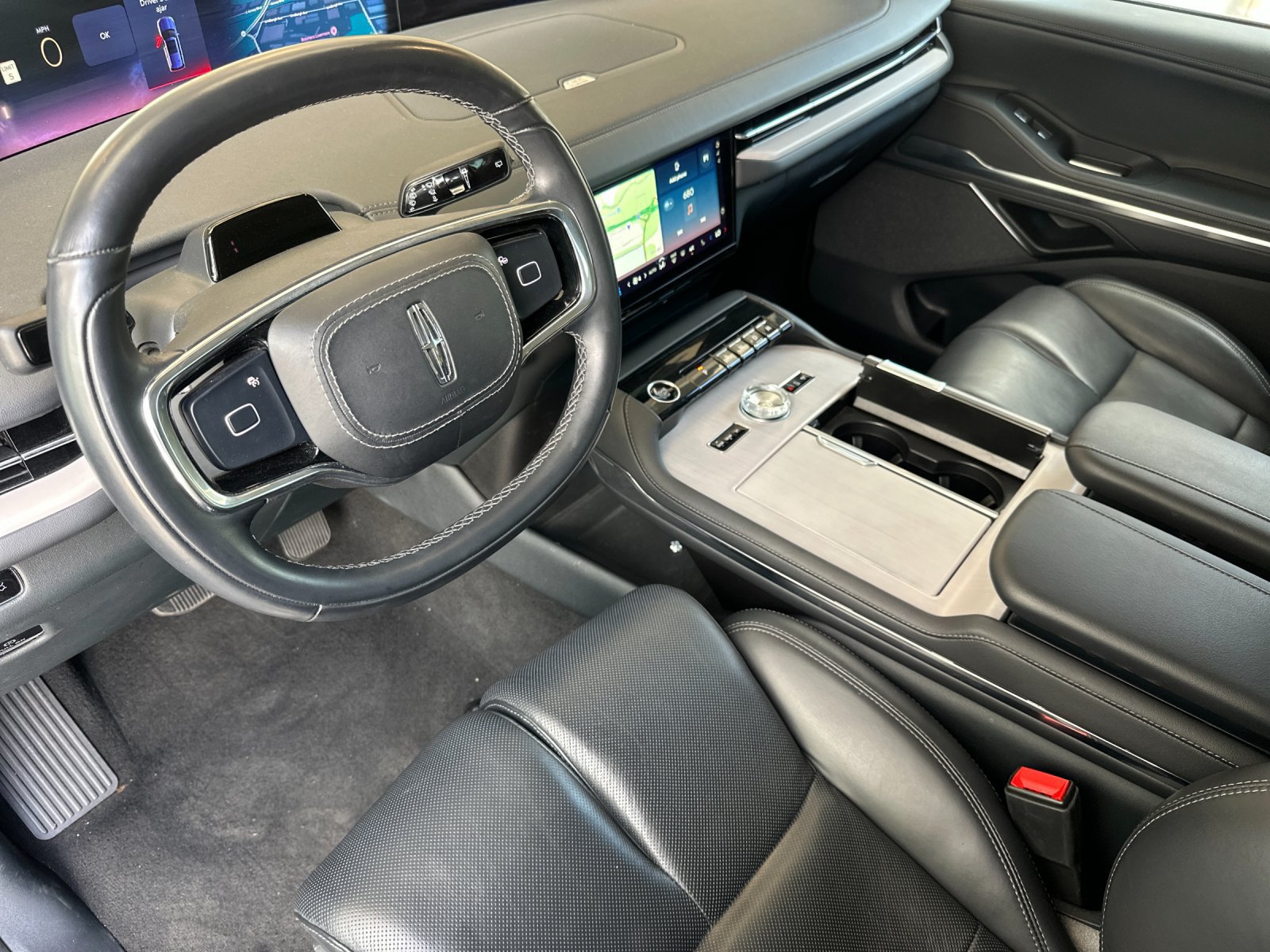 Certified 2025 Lincoln Navigator L Reserve AWD/4WD image 9