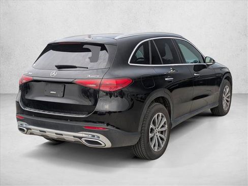 Used 2025 Mercedes-Benz GLC 300 4MATIC image 5