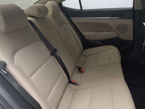 Used 2017 Hyundai Elantra SE image 19