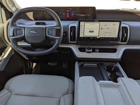 Certified 2025 Ford Expedition Active image 16