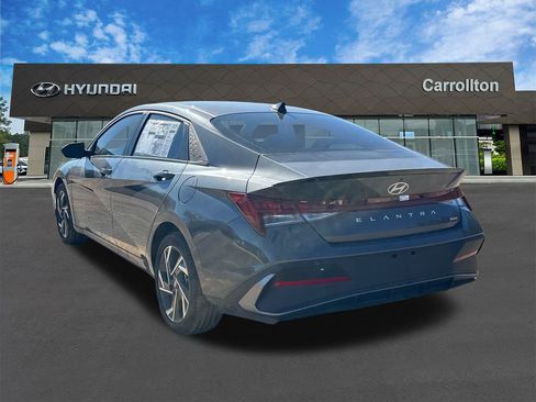 New 2025 Hyundai Elantra SEL image 7