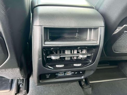 Used 2023 Jeep Grand Cherokee Limited AWD/4WD image 24