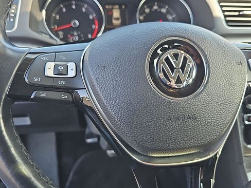 Used 2017 Volkswagen Passat 1.8T SEL Premium image 22