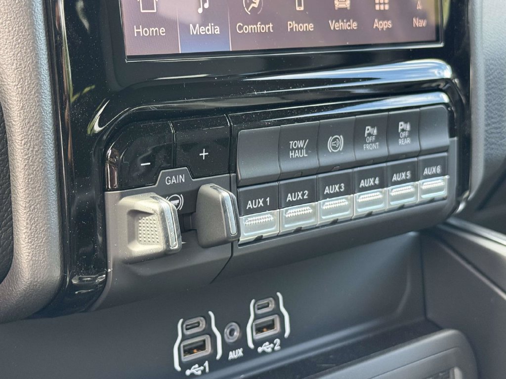 New 2026 RAM 3500 Big Horn AWD/4WD image 19
