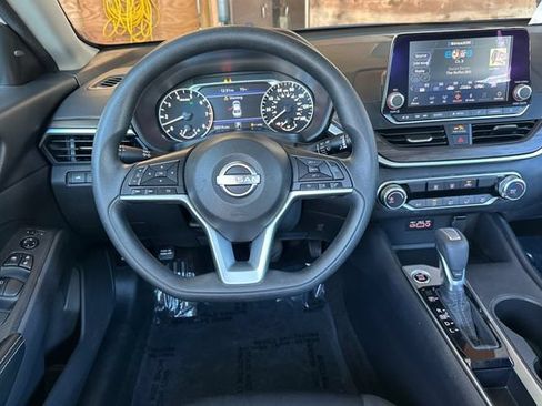 Used 2025 Nissan Altima 2.5 SV FWD image 14