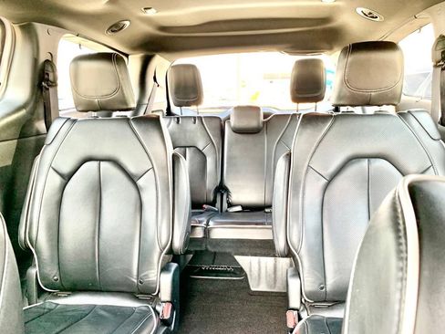 Used 2025 Chrysler Pacifica Limited FWD image 46