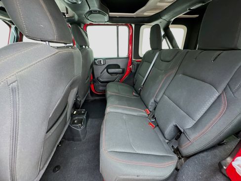 Used 2023 Jeep Wrangler Unlimited Rubicon AWD/4WD image 15