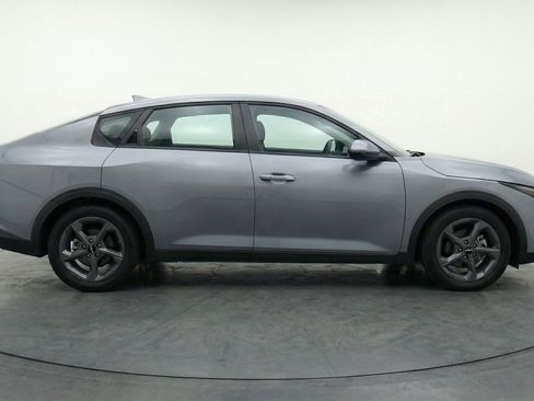 Used 2025 Kia K4 LXS image 11