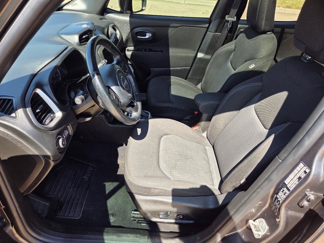 Used 2021 Jeep Renegade Latitude w/ Sun & Sound Group AWD/4WD image 10