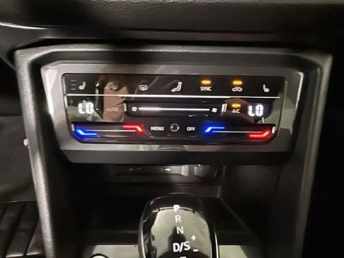 Used 2023 Volkswagen Tiguan SE FWD image 23