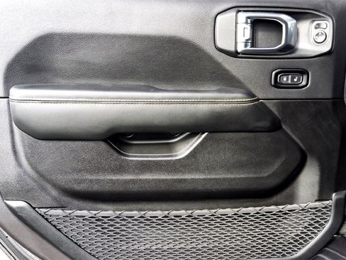 Used 2025 Jeep Gladiator Sport image 10