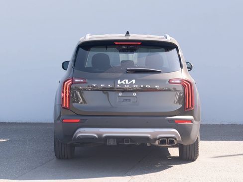 Used 2022 Kia Telluride EX w/ Towing Package AWD/4WD image 28