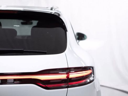 Certified 2026 Porsche Macan image 39