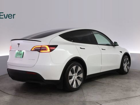 Used 2023 Tesla Model Y Long Range AWD/4WD image 3