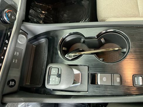 Used 2025 Nissan Rogue SV image 22