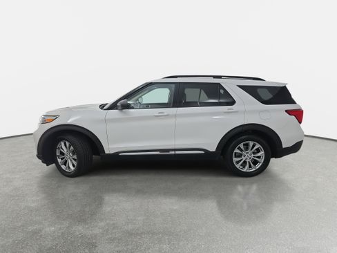 Used 2023 Ford Explorer XLT w/ Equipment Group 202A image 8