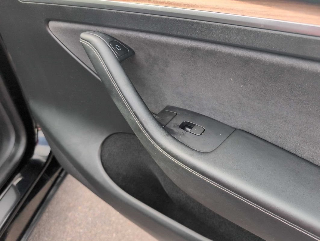 Used 2023 Tesla Model Y Performance AWD/4WD image 16