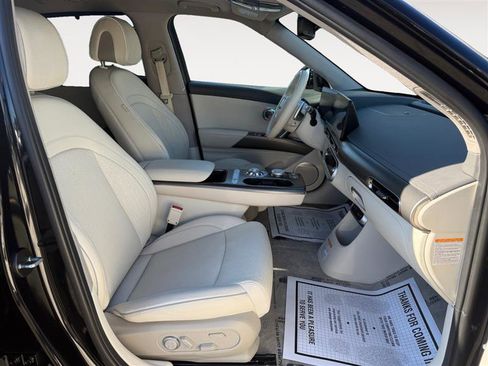 Used 2023 Genesis GV60 Advanced image 16