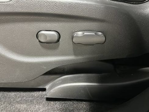 Used 2018 Buick Encore Essence FWD image 9