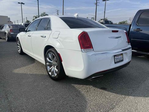 Used 2016 Chrysler 300 C image 4